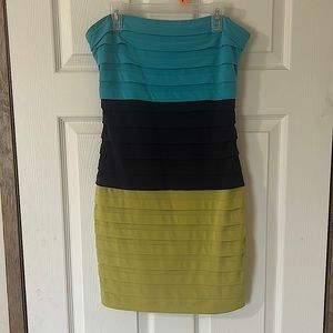 Fitted strapless dress